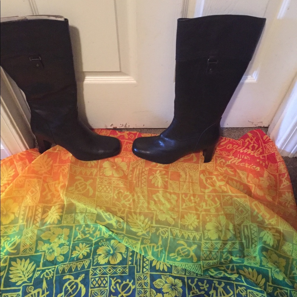 Eldita’s black women boots